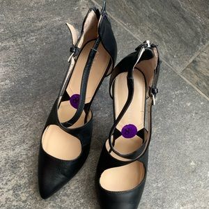 Black leather dressy shoes